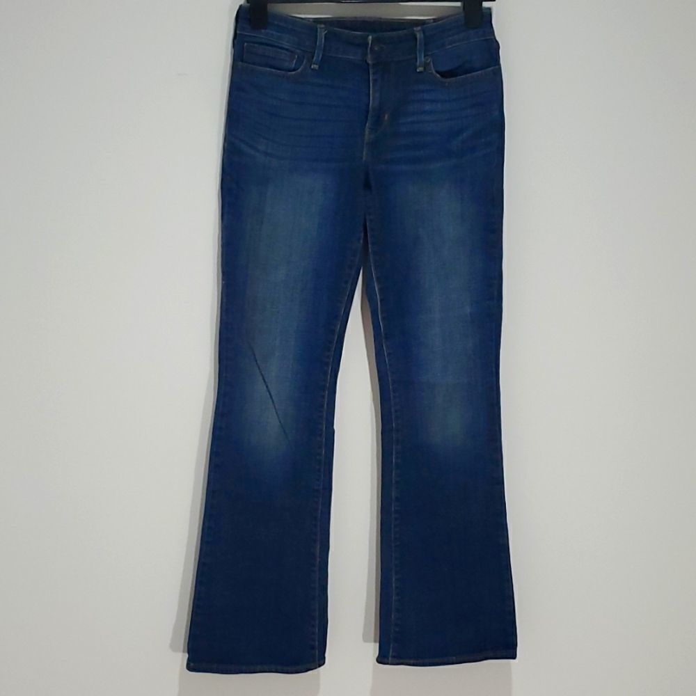 LEVI'S 28x31 dark wash flared leg jeans